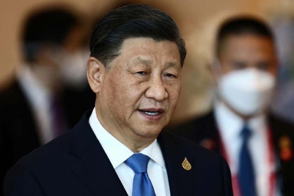 Xi Jinping pede medidas para 'proteger' vidas em meio à explosão de casos de covid-19 na China