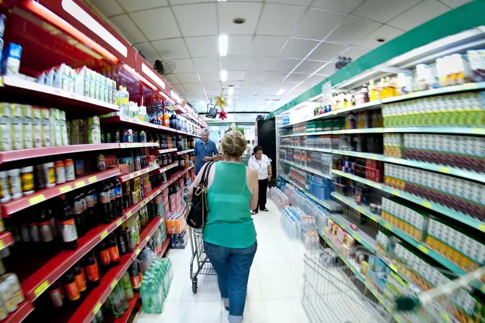 Intenção de Consumo das Famílias recuou 0,3% em setembro, diz CNC