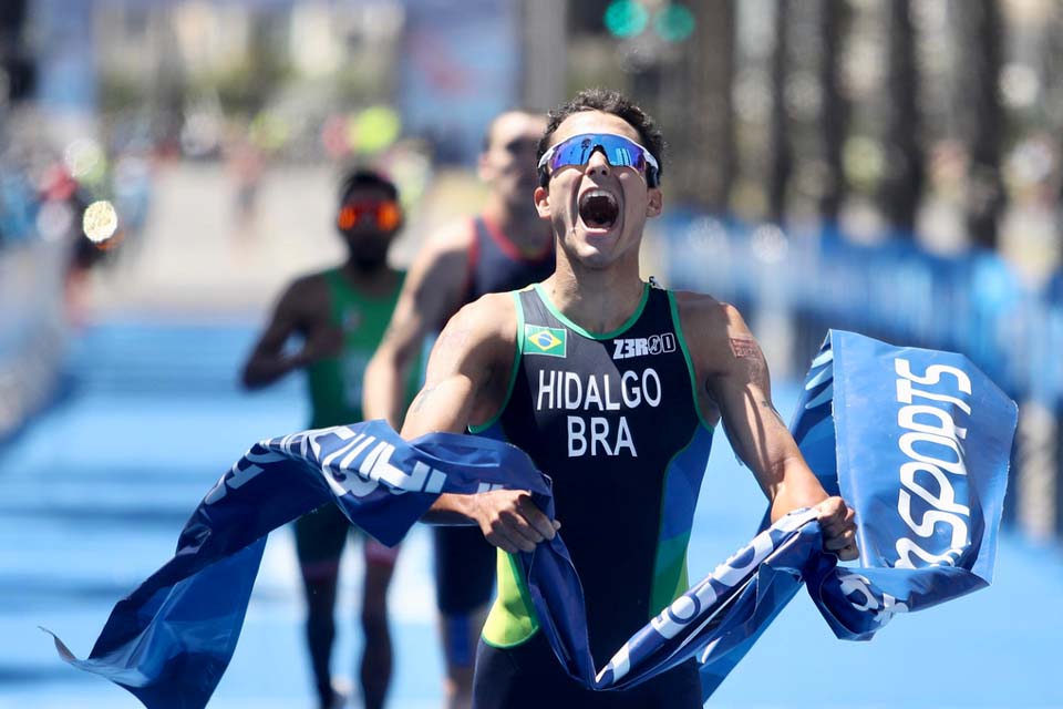 Jogos Pan-Americanos: Miguel Hidalgo conquista o ouro no triatlo