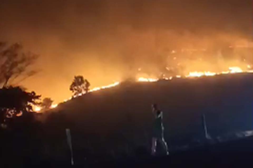 Incêndio se alastra na zona rural entre Nova Brasilândia e Novo Horizonte