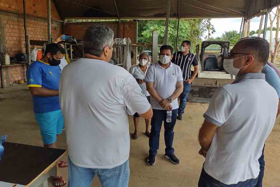 Jair Montes visita setor chacareiro em Porto Velho e pede que prefeitura providencie a recuperação da estrada