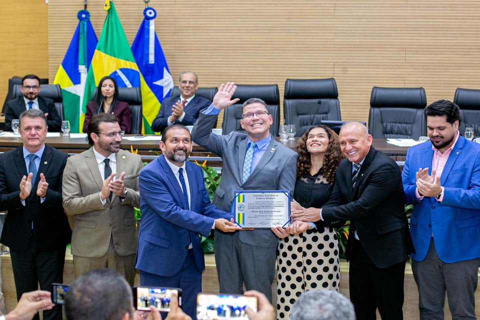 Governador Marcos Rocha recebe o título de Cidadão do Estado de Rondônia das mãos dos deputados Laerte Gomes e Ezequiel Neiva