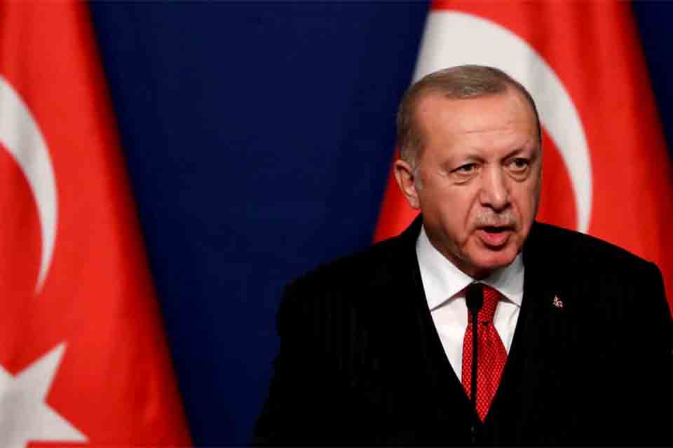 Presidente turco Erdogan anuncia ter testado positivo à Covid-19