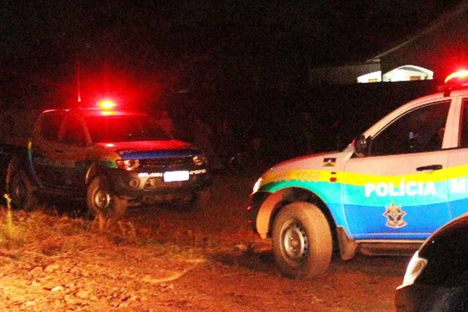 Homem é encontrado seminu jogado na rua após ser atacado a tiros