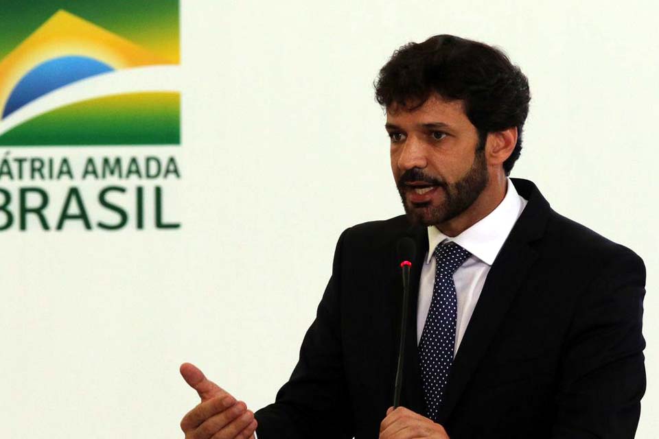 Marcelo Álvaro deixa o Ministério do Turismo