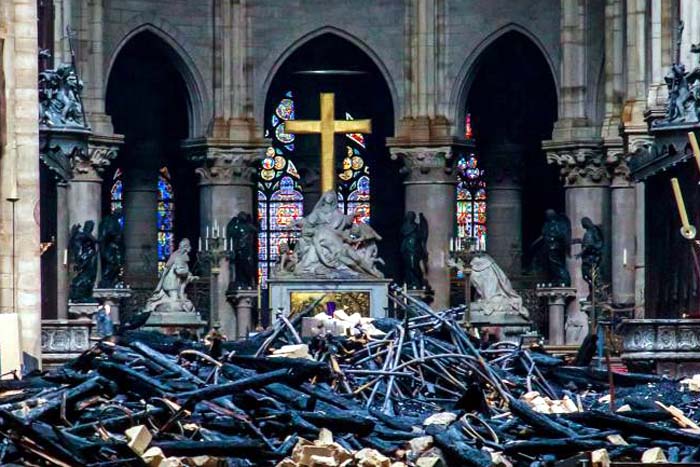 Plano emergencial salvou 90% dos itens de Notre-Dame