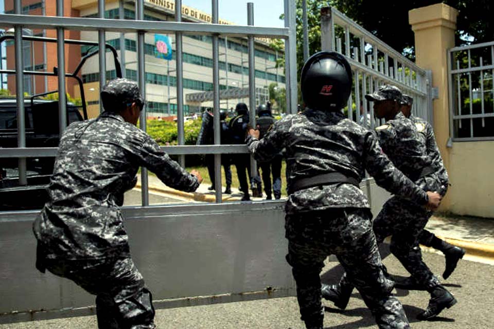 Homem armado invade gabinete e mata ministro na República Dominicana