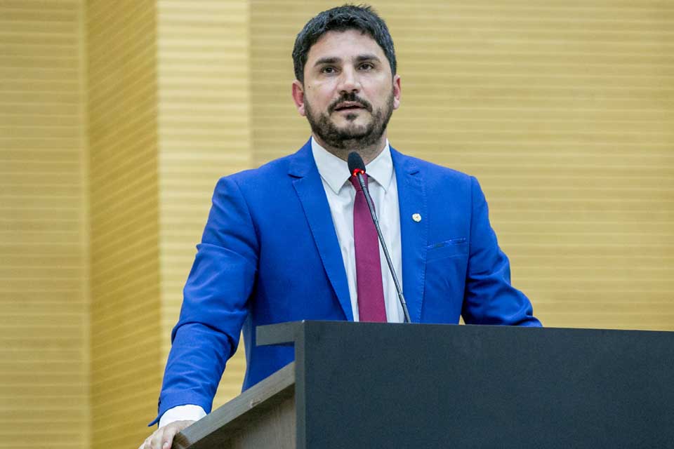 Com o compromisso de fazer política diferente deputado Jean Mendonça tem uma trajetória de muito trabalho