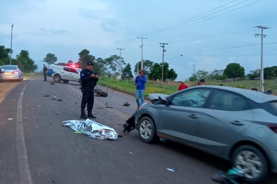 Motociclista morre em colisão frontal com carro na RO-133 