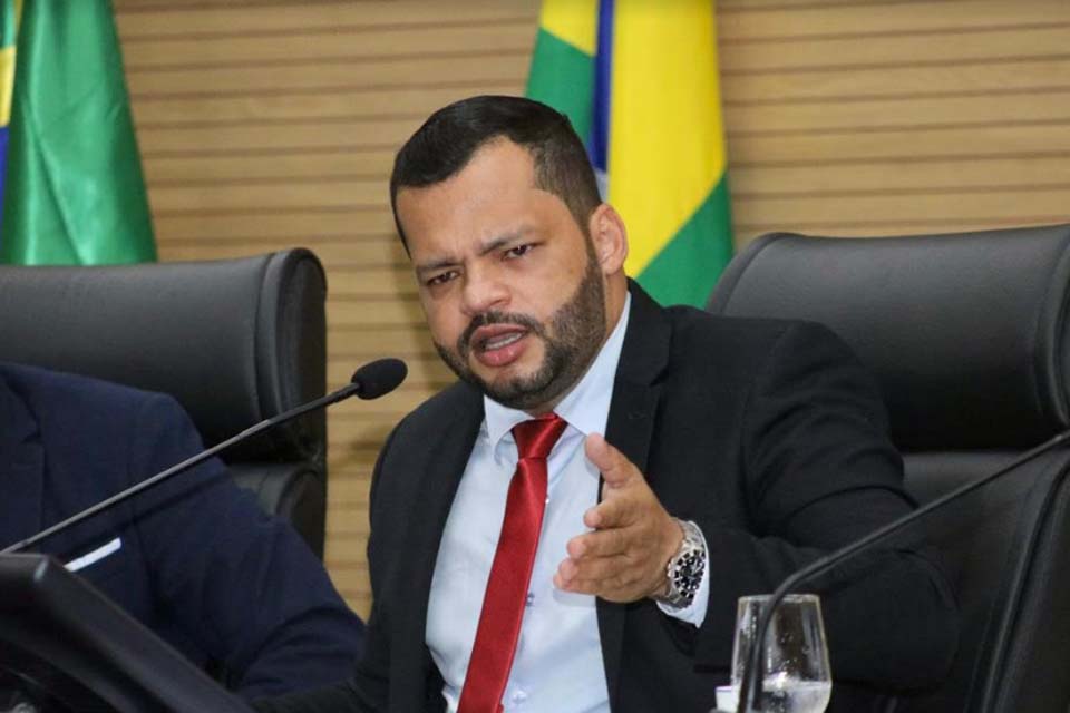 Deputado Edevaldo Neves requer manutenção da rede de abastecimento de água no residencial Cristal da Calama