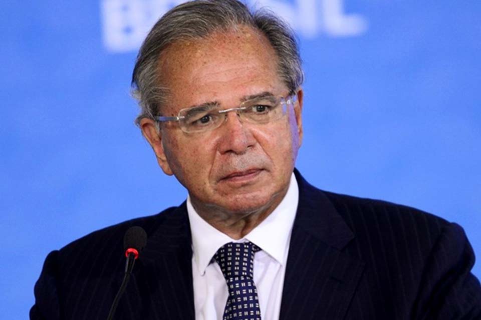 Brasil está oficialmente saindo da recessão, afirma ministro