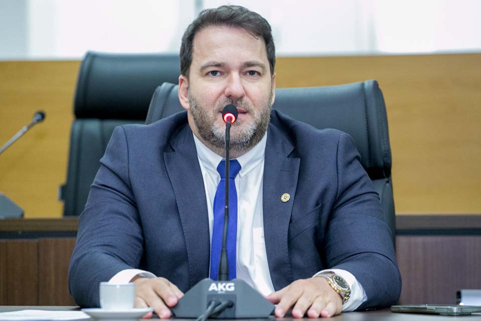 Deputado Alex Redano tem pedido atendido para a recuperação de estradas do distrito Bom Futuro