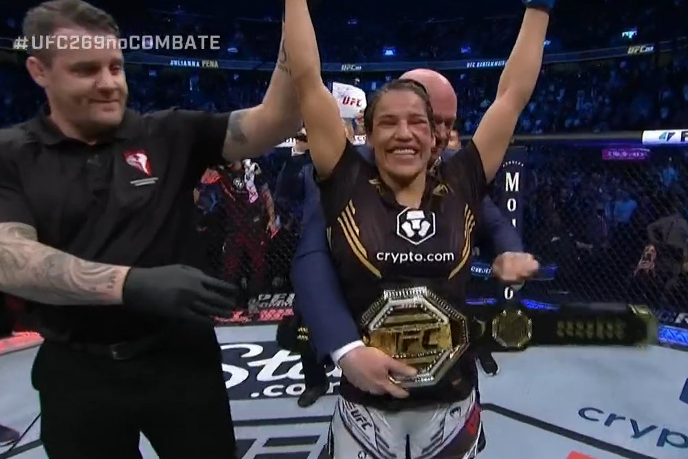 VÍDEO - Julianna Peña finaliza Amanda Nunes e conquista o cinturão no UFC 269