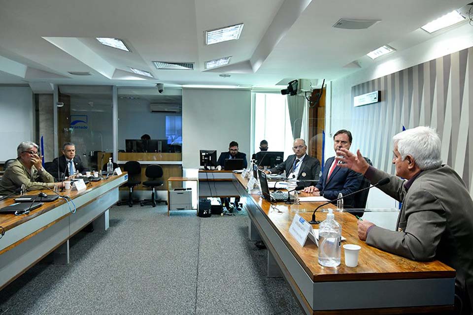 Senador Acir Gurgacz recomenda exploração de jazidas de minerais e produção de bioinsumos no país