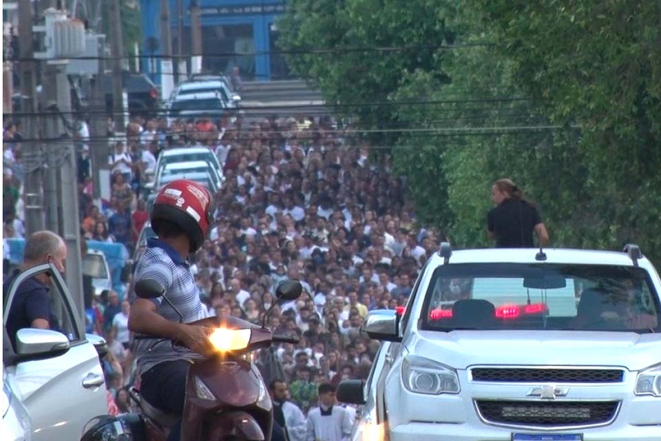 Devoção e fé marcam procissão de Nossa Senhora Aparecida em Cacoal