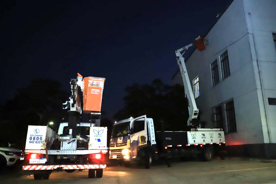 Iluminação especial é instalada no Prédio do Relógio e Três Caixas D’Água em Porto Velho