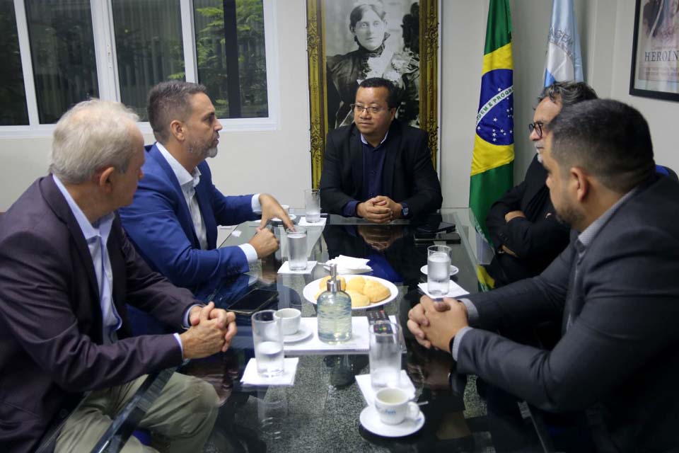 Presidente do Cofen Manoel Neri recebe em Brasília prefeito eleito de Porto Velho-RO, Léo Moraes