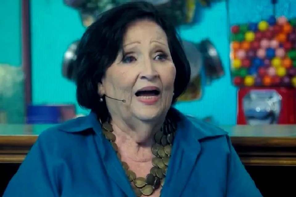 Aos 75 anos, Déa Lucia choca ao revelar que fez harmonização vaginal