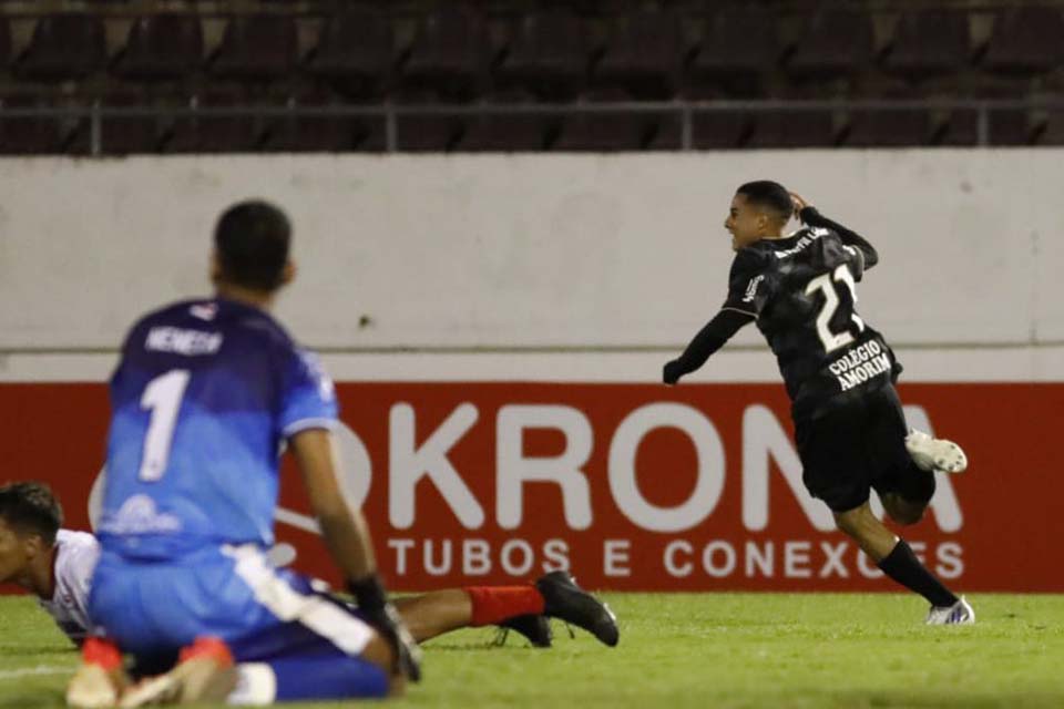 Copinha: Corinthians arranca vitória para permanecer 100%