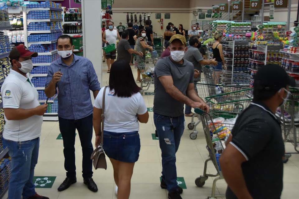 Supermercados são autuados por descumprimento ao decreto da COVID-19  