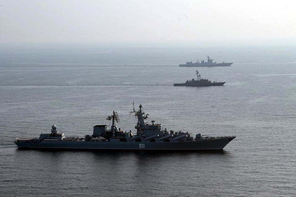 Rússia e China farão exercícios navais no início de setembro