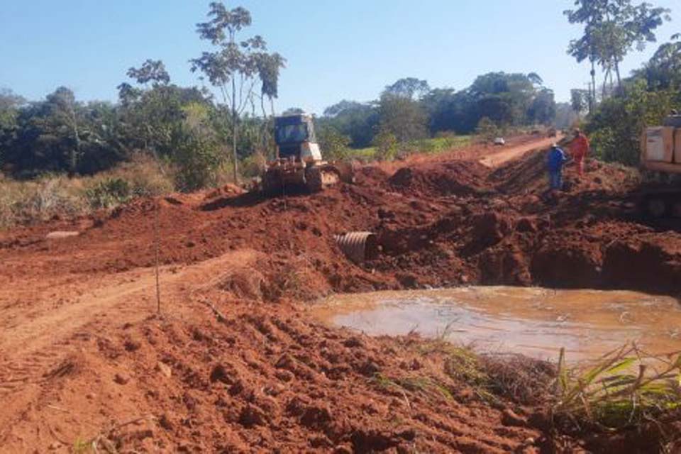 DER executa serviços de recuperação na RO-494, região de Primavera de Rondônia