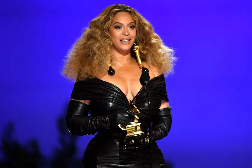 Beyoncé diz que está construindo fazenda para plantar cannabis e mel