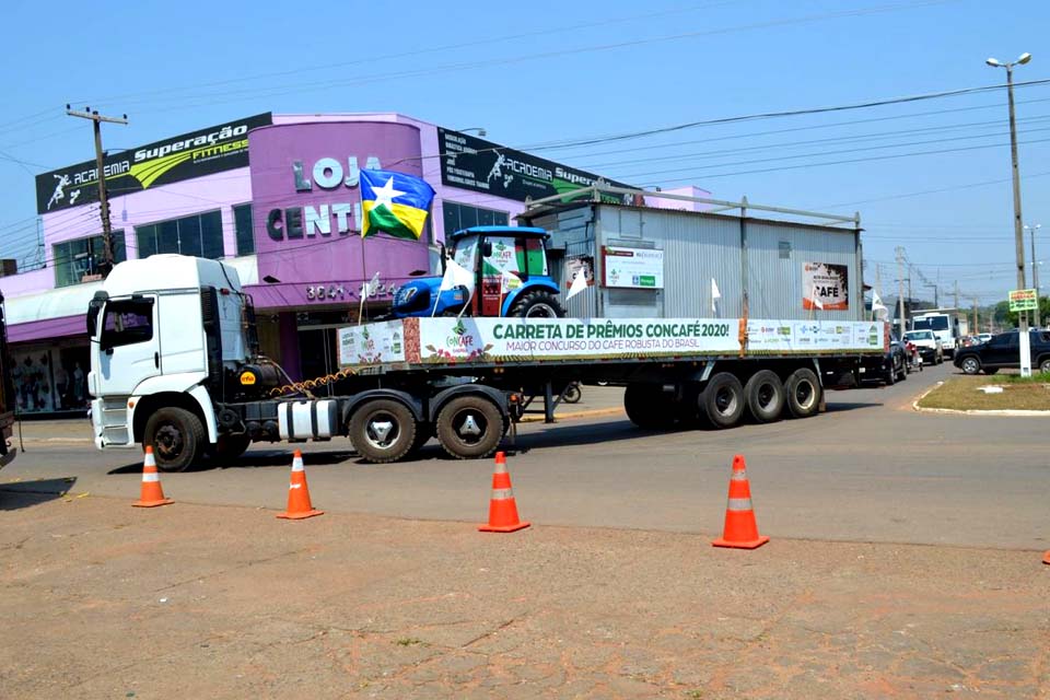 Carreta de prêmios do 5º Concafé percorre cidades da região central 