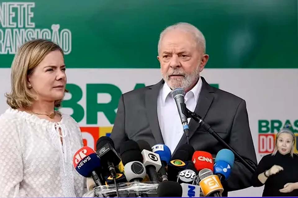 Lula faz reuniões sobre PEC da Transição e formação do futuro governo