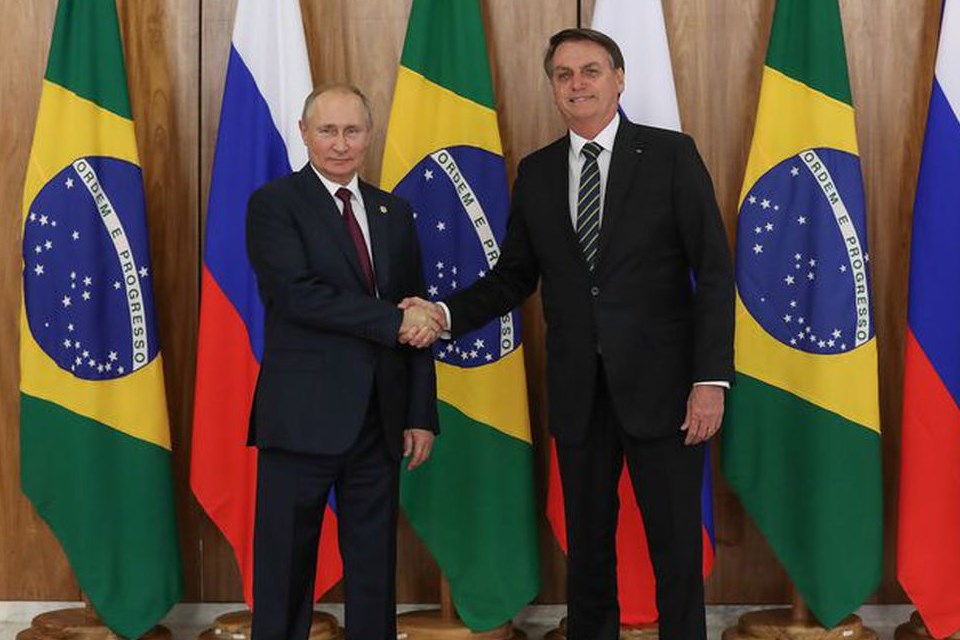 Bolsonaro conversa com Putin sobre cooperação