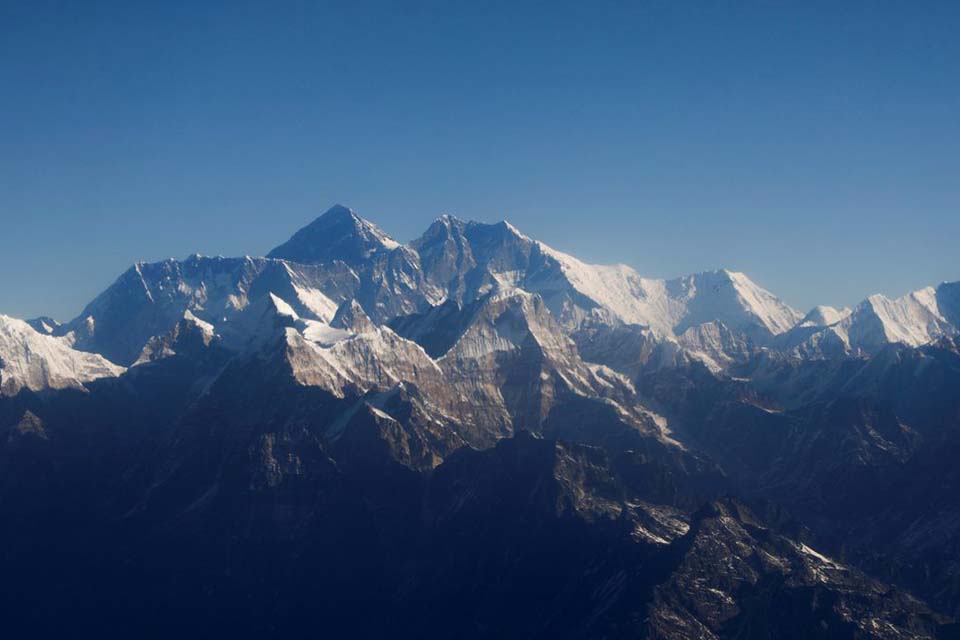 Nepal vai reabrir Everest para alpinistas em meio a casos de covid-19