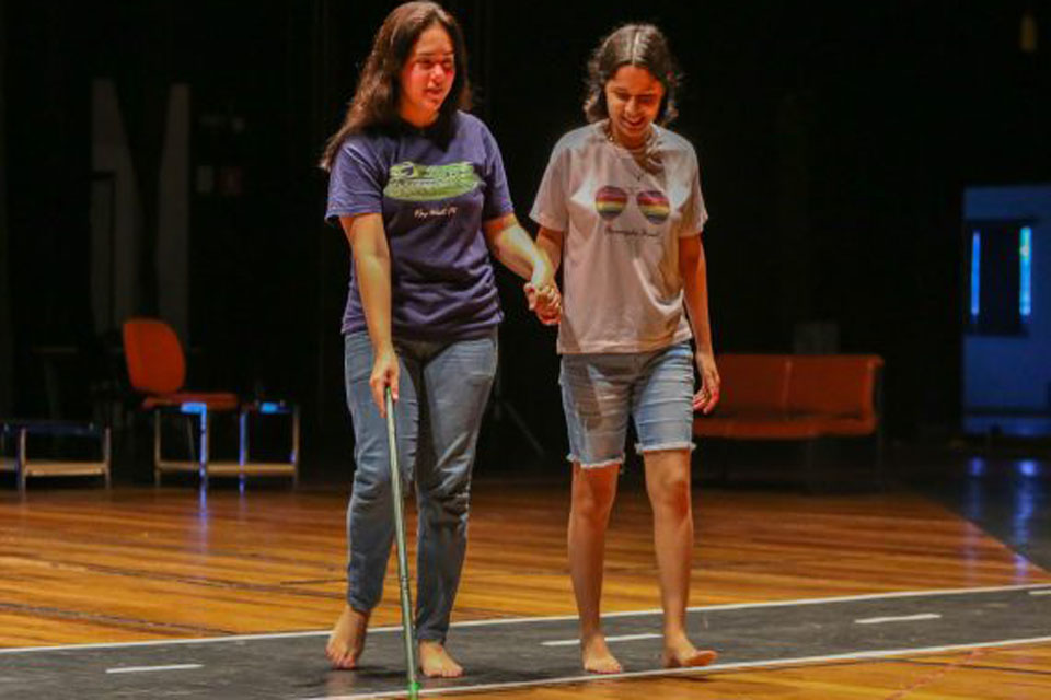 Espetáculo “A menina e a Roseira: o nascimento de Jesus” acontece no Palácio das Artes