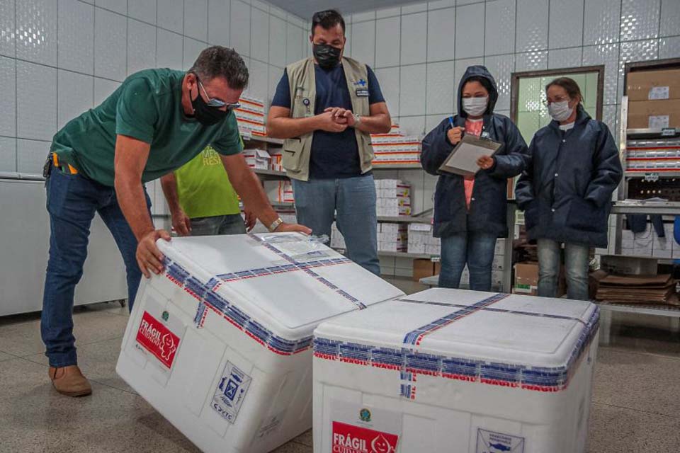 Rondônia recebe 13.200 doses da vacina CoronaVac para imunização contra a covid-19