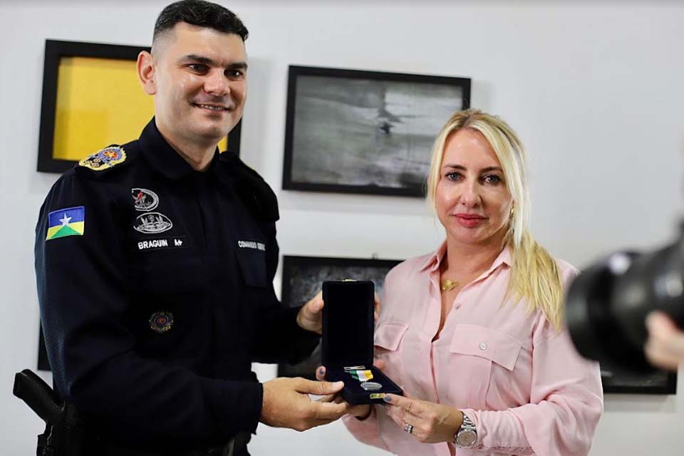 Deputada Ieda Chaves recebe a Medalha Forte Príncipe da Beira da Polícia Militar de Rondônia 
