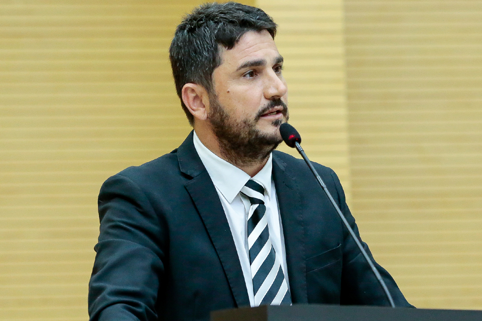 Deputado Jean Mendonça disponibilizou mais de R$ 5 milhões em emendas entregues em Espigão