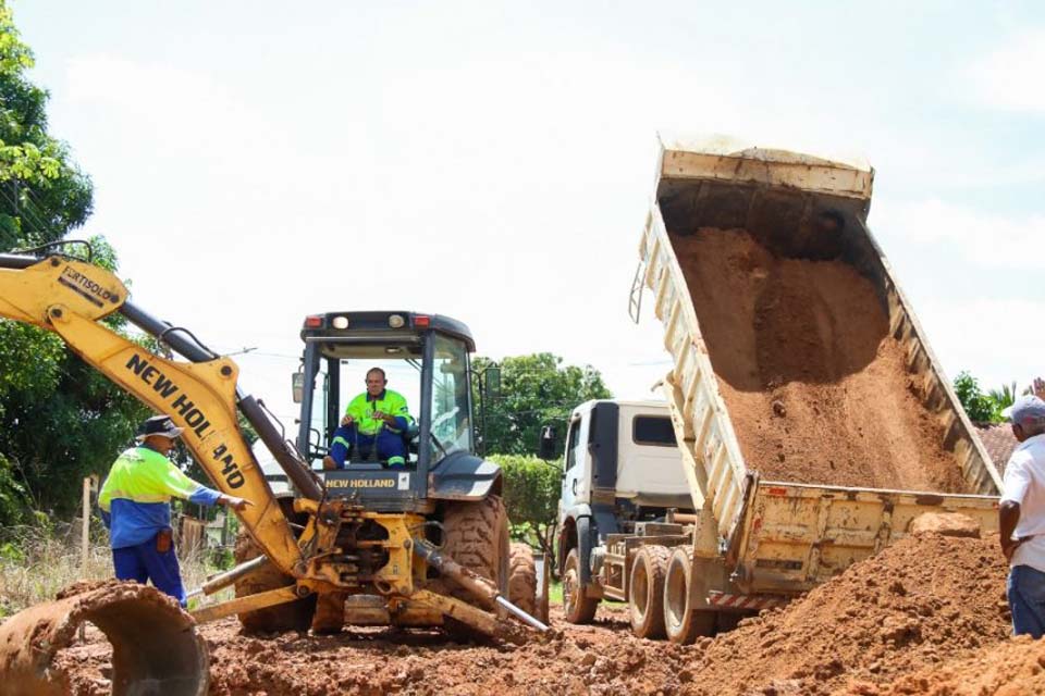 Prefeitura recupera bueiro na rua Ceará no setor 3