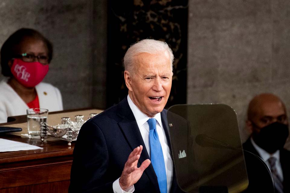 Biden faz apelo por vacinação; EUA não devem cumprir meta