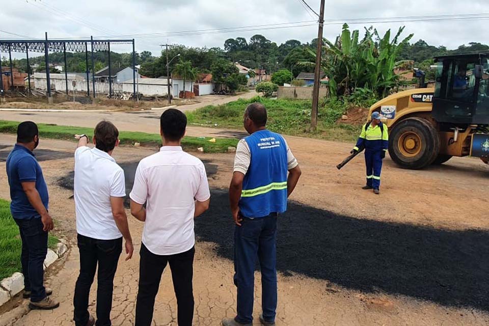 Operação tapa-buracos segue pelas ruas e avenidas do Município