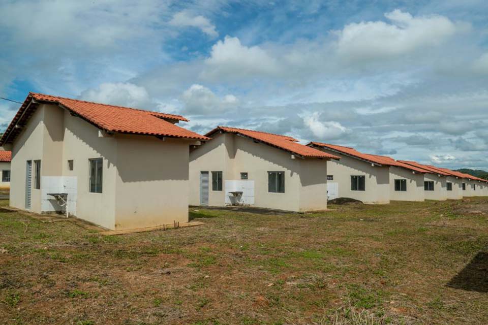 Moradores são contemplados com entrega de casas do Residencial Jardim Primavera