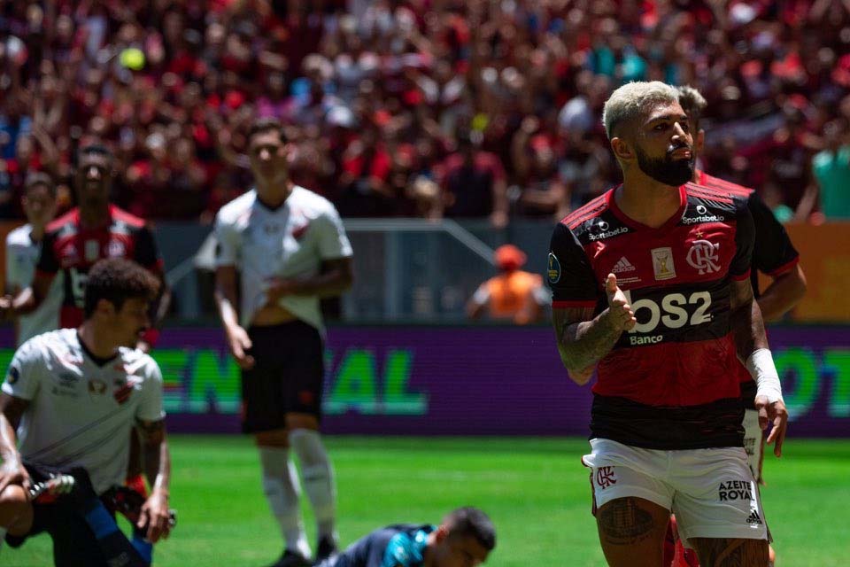 VÍDEO - Gols e Melhores Momentos de Flamengo 3 x 0 Athletico-PR
