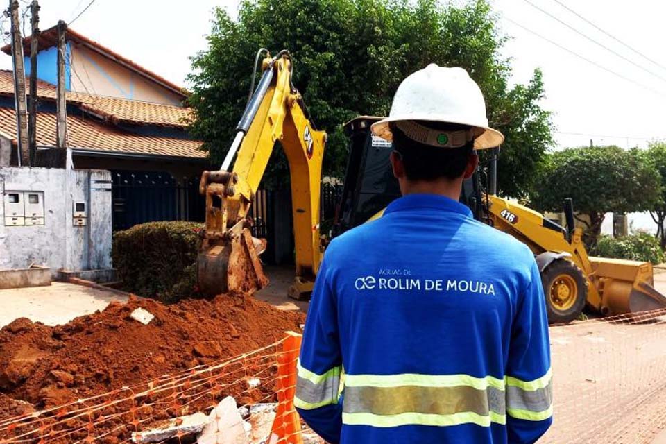 Obras de esgotamento sanitário avançam em Rolim de Moura