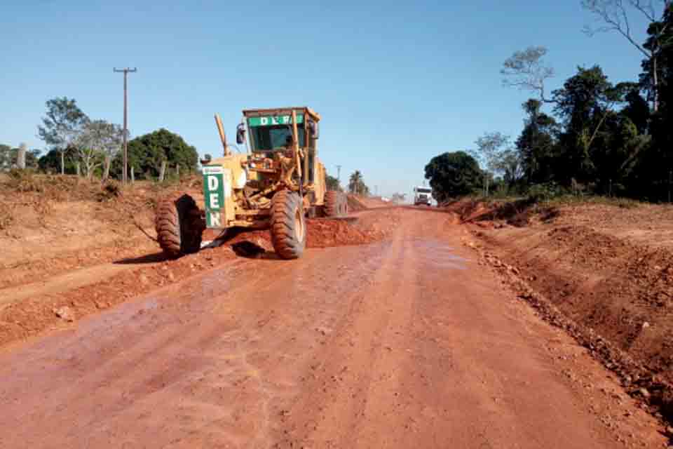 Governo executa recuperação de 12 quilômetros da RO-133 entre o município e o Distrito Rondominas