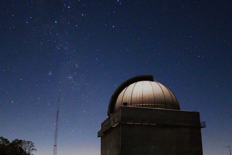 Observatório em Minas Gerais capta meteoro brilhante