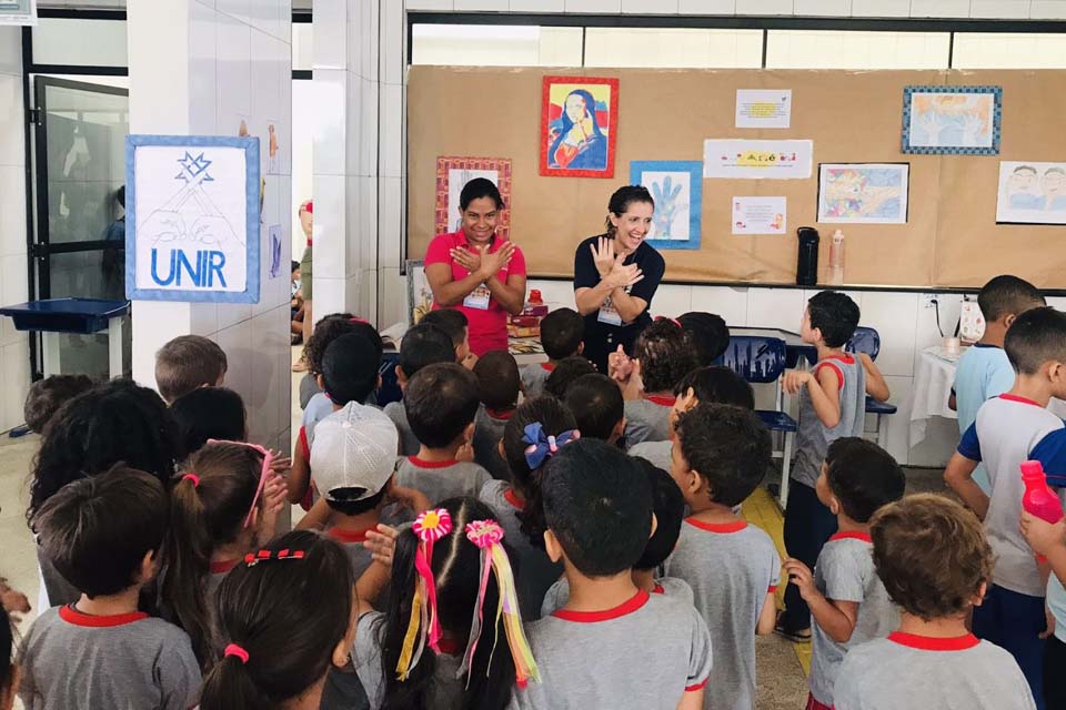 Instrutores surdos da Semed em Ji-Paraná participam de atividades realizadas pela Unir