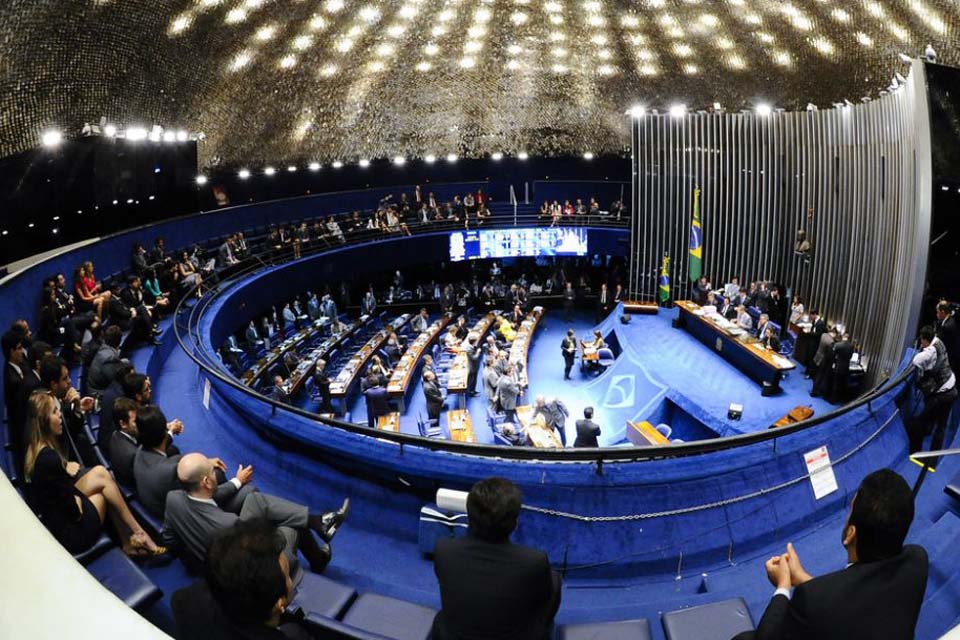 Senado aprova PEC do corte de gastos e restrição do PIS/Pasep