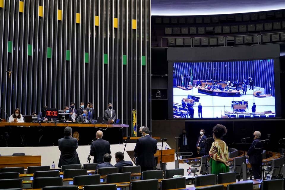 Câmara aprova MP que cria Programa Internet Brasil