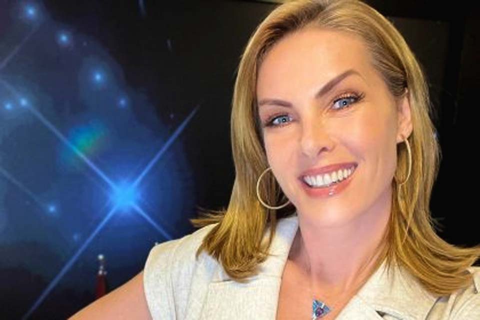 Ana Hickmann chora em palestra para duas mil mulheres sobre violência doméstica