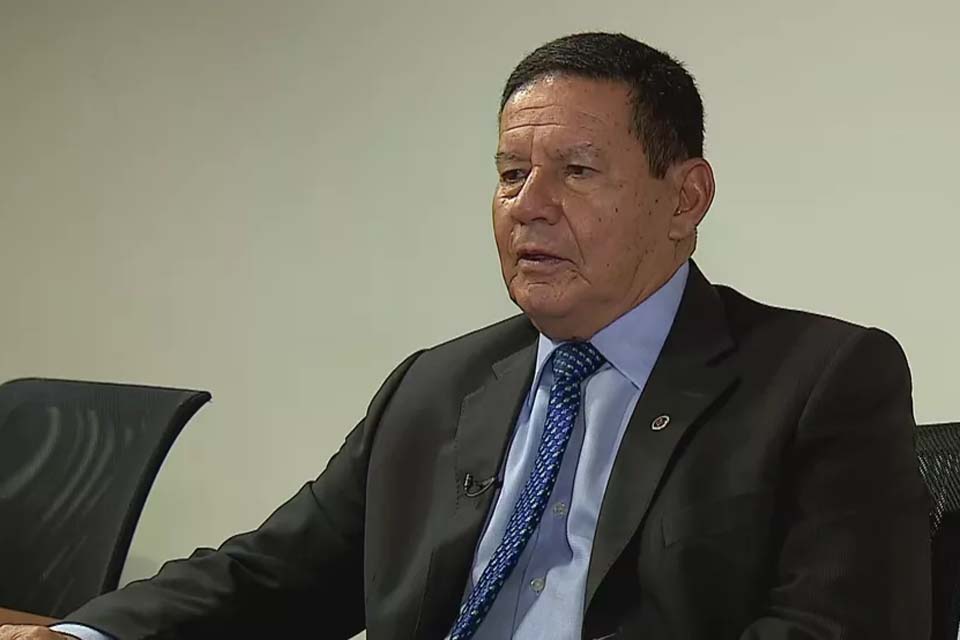 Mourão se declara branco e retira general do nome em registro de candidatura ao senado pelo RS