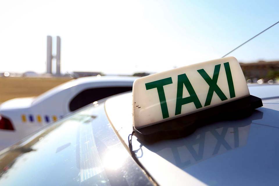 Auxílios Caminhoneiro e Taxista podem ser requeridos até 10 de outubro