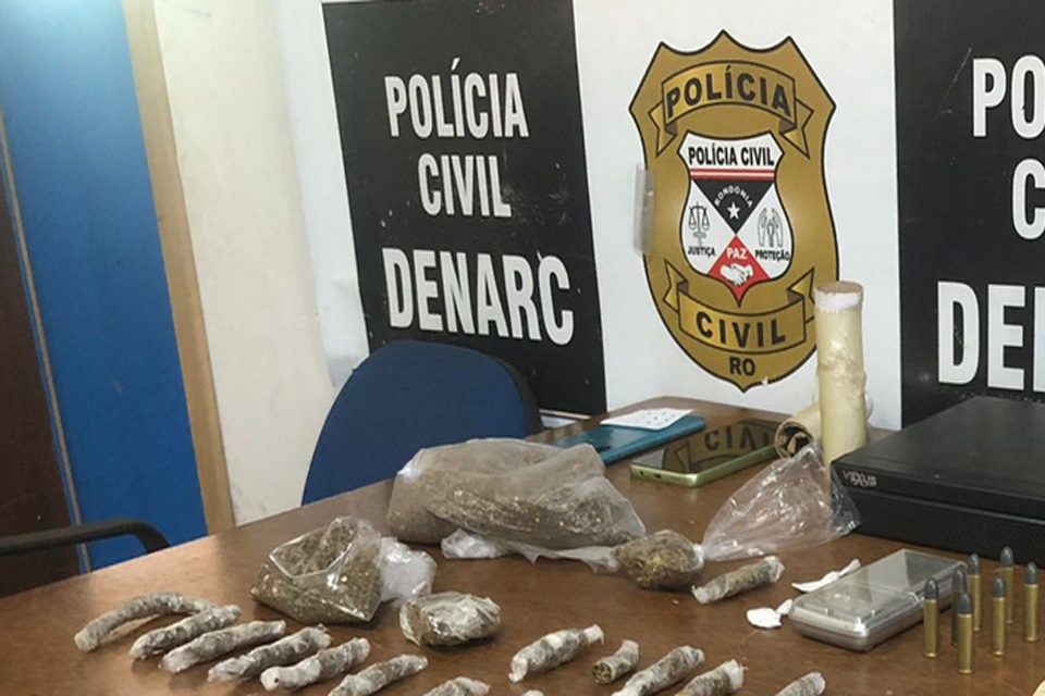 Denarc prende traficante com drogas e fecha duas bocas de fumo na zona leste